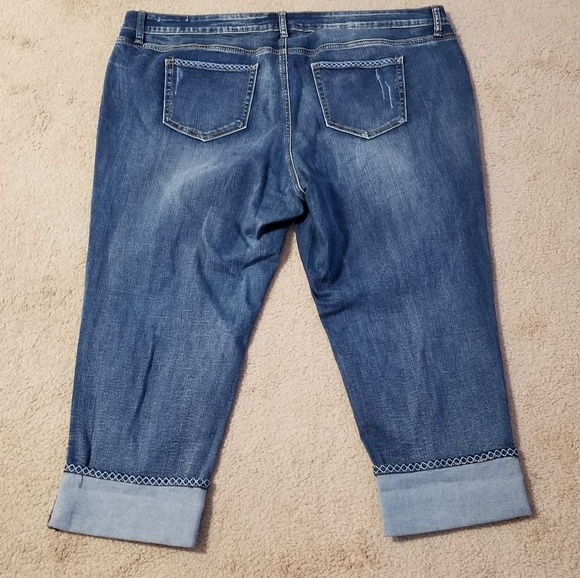 Womens Plus Size Cuffed Ankle Jeans - Picture 3 of 7